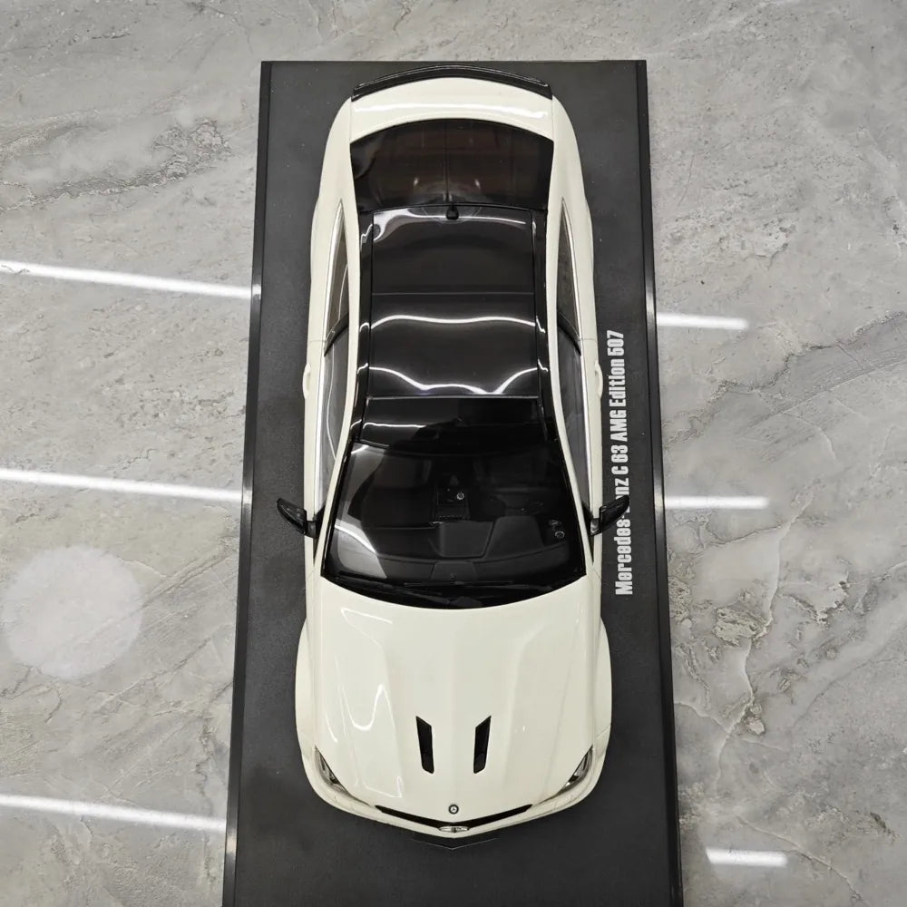 [GT Spirit] 1:18 Mercedes-Benz 2014 C63 507 AMG White Model Car Resin