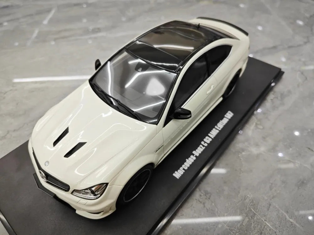 [GT Spirit] 1:18 Mercedes-Benz 2014 C63 507 AMG White Model Car Resin