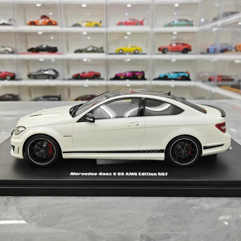 [GT Spirit] 1:18 Mercedes-Benz 2014 C63 507 AMG White Model Car Resin