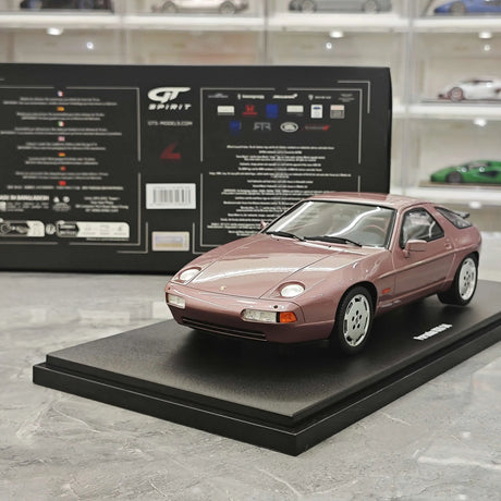 [GT Spirit] 1:18 Porsche 1980 928 S Rosa Metallizzato in Resina