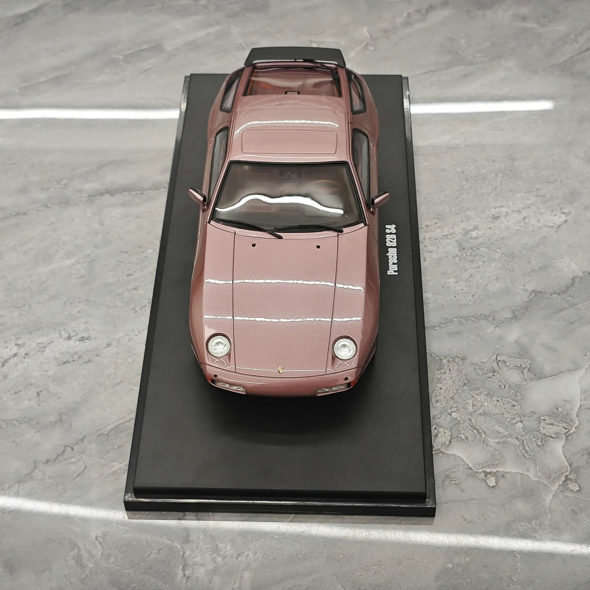 [GT Spirit] 1:18 Porsche 1980 928 S Rosa Metallizzato in Resina