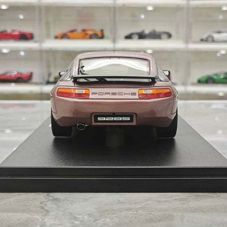 [GT Spirit] 1:18 Porsche 1980 928 S Rosa Metallizzato in Resina