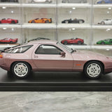 [GT Spirit] 1:18 Porsche 1980 928 S Rosa Metallizzato in Resina