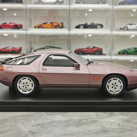 [GT Spirit] 1:18 Porsche 1980 928 S Rosa Metallizzato in Resina