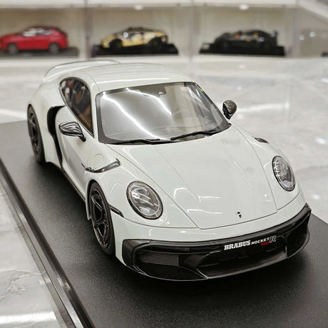 [GT Spirit] 1:18 Porsche 2023 911 Turbo S BRABUS 900 Rocket-R Nardo Grigio Modello in resina