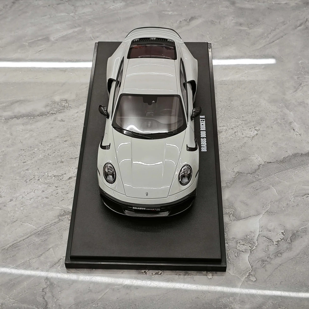 [GT Spirit] 1:18 Porsche 2023 911 Turbo S BRABUS 900 Rocket-R Nardo Grigio Modello in resina
