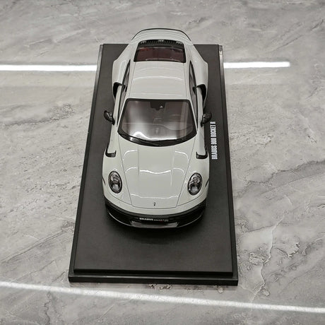 [GT Spirit] 1:18 Porsche 2023 911 Turbo S BRABUS 900 Rocket-R Nardo Grigio Modello in resina