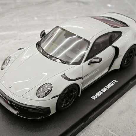 [GT Spirit] 1:18 Porsche 2023 911 Turbo S BRABUS 900 Rocket-R Nardo Grigio Modello in resina