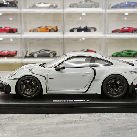 [GT Spirit] 1:18 Porsche 2023 911 Turbo S BRABUS 900 Rocket-R Nardo Grigio Modello in resina