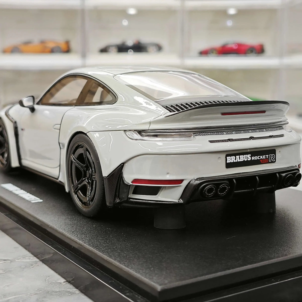[GT Spirit] 1:18 Porsche 2023 911 Turbo S BRABUS 900 Rocket-R Nardo Grigio Modello in resina
