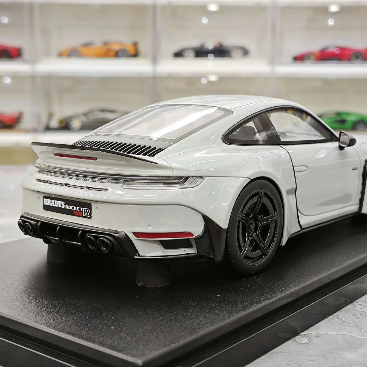 [GT Spirit] 1:18 Porsche 2023 911 Turbo S BRABUS 900 Rocket-R Nardo Grigio Modello in resina
