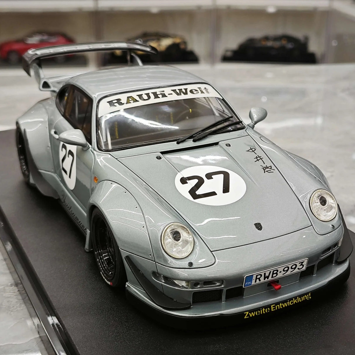1:18 Porsche 2024 911 993 RWB Yuiitsumuni Silver Metallic modello #27 di GT Spirit - vedi 10