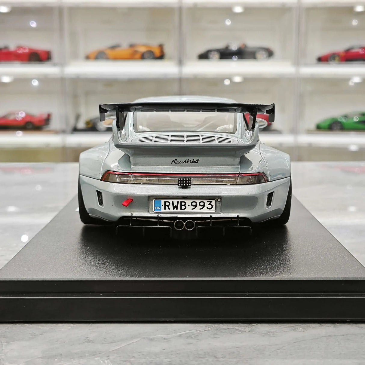1:18 Porsche 2024 911 993 RWB Yuiitsumuni Silver Metallic modello #27 di GT Spirit - vista 7