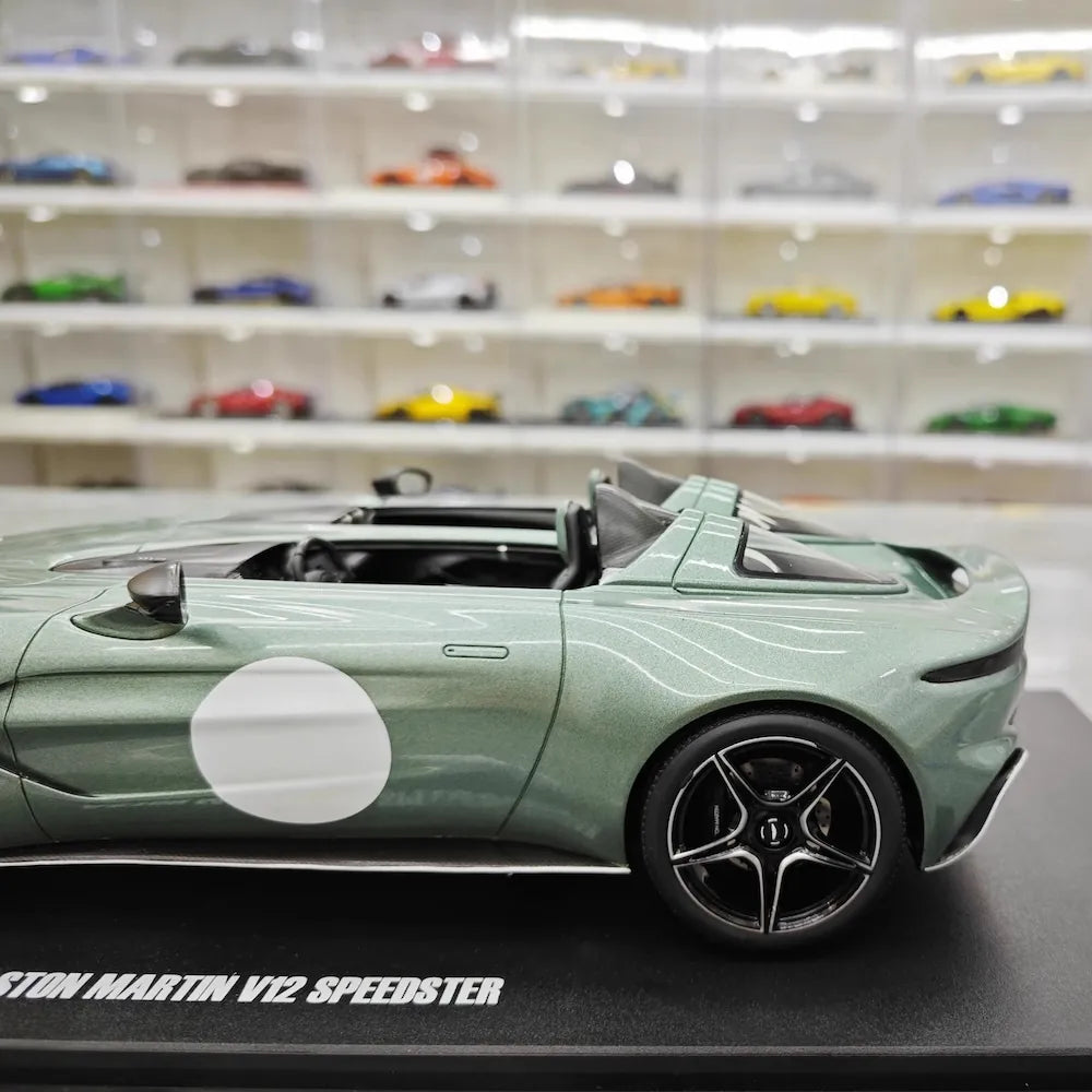 [GT Spirit] 1:18 Aston Martin 2021 V12 Speedster Green Model Car Resin