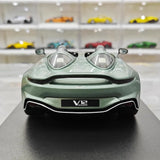 [GT Spirit] 1:18 Aston Martin 2021 V12 Speedster Green Model Car Resin