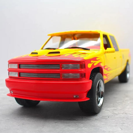 Greenlight Chevrolet 1997 C2500 Yellow 1:18 – Keräilyvalmisteinen valuvalumalli