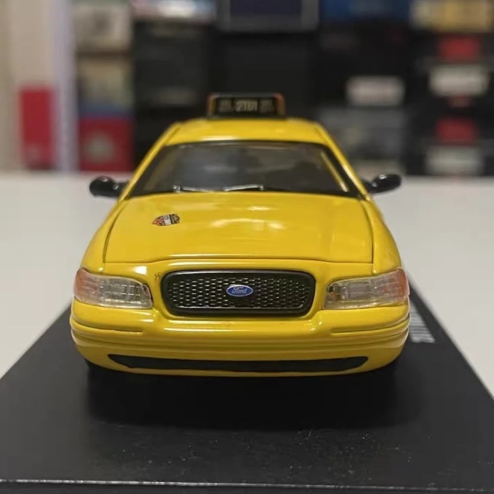 [Greenlight] 1:43 Ford 2011 Crown Victoria giallo modellino di auto Die-Cast