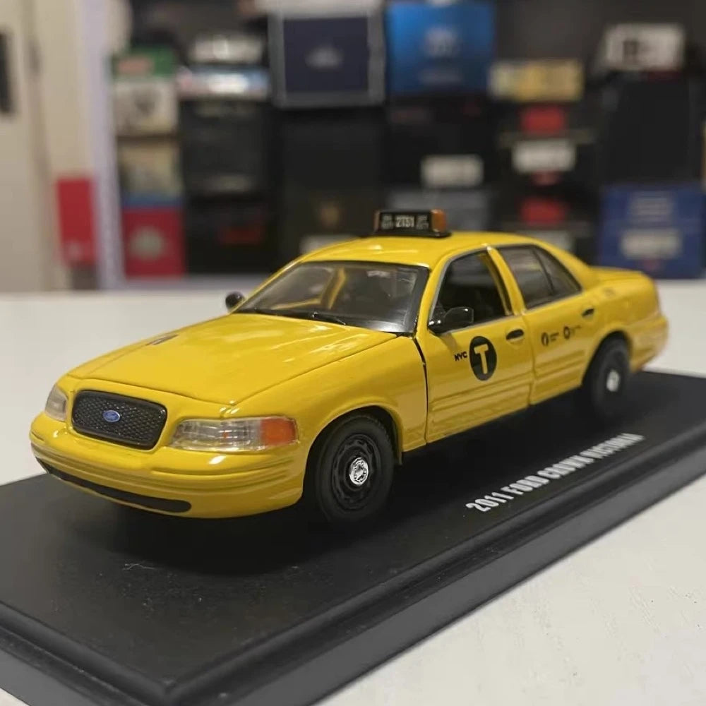 [Greenlight] 1:43 Ford 2011 Crown Victoria giallo modellino di auto Die-Cast