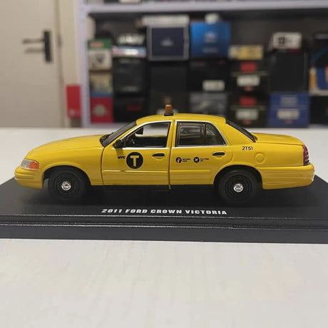 [Greenlight] 1:43 Ford 2011 Crown Victoria giallo modellino di auto Die-Cast