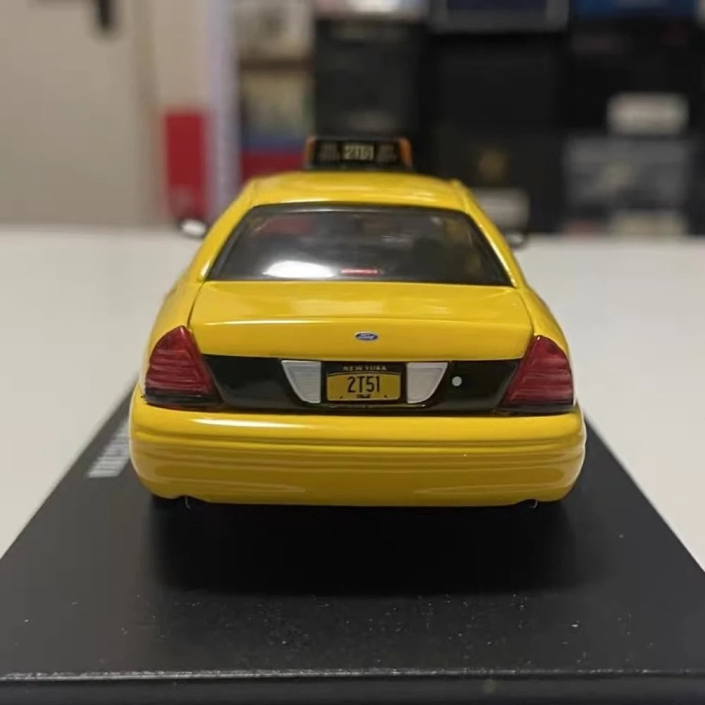 [Greenlight] 1:43 Ford 2011 Crown Victoria giallo modellino di auto Die-Cast