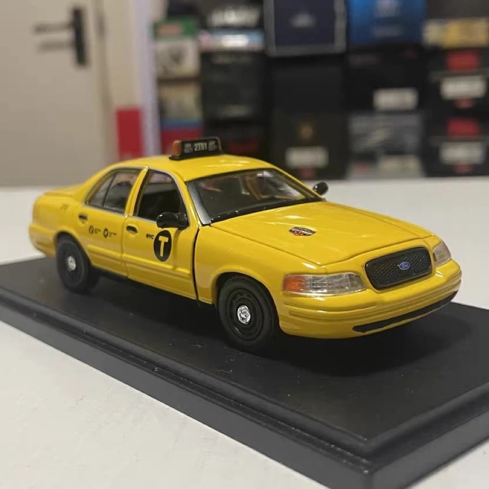 [Greenlight] 1:43 Ford 2011 Crown Victoria giallo modellino di auto Die-Cast