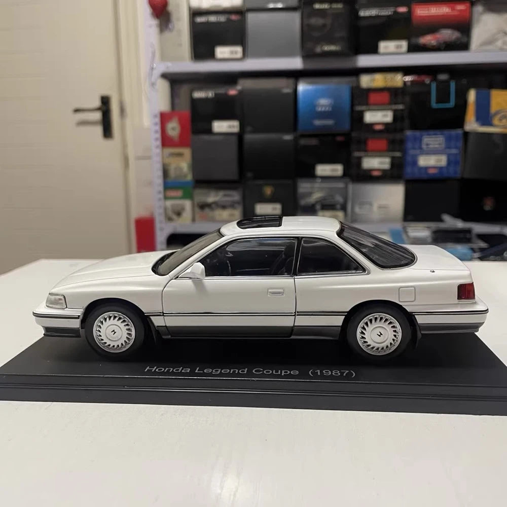 [Hachette] 1:24 Honda 1987 Legend Coupe bianco modellino di auto Die-Cast