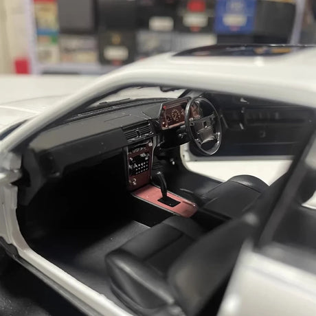 Hachette Honda 1987 Legend Coupe White 1:24 – Keräilyesineitä valuvalumalleja
