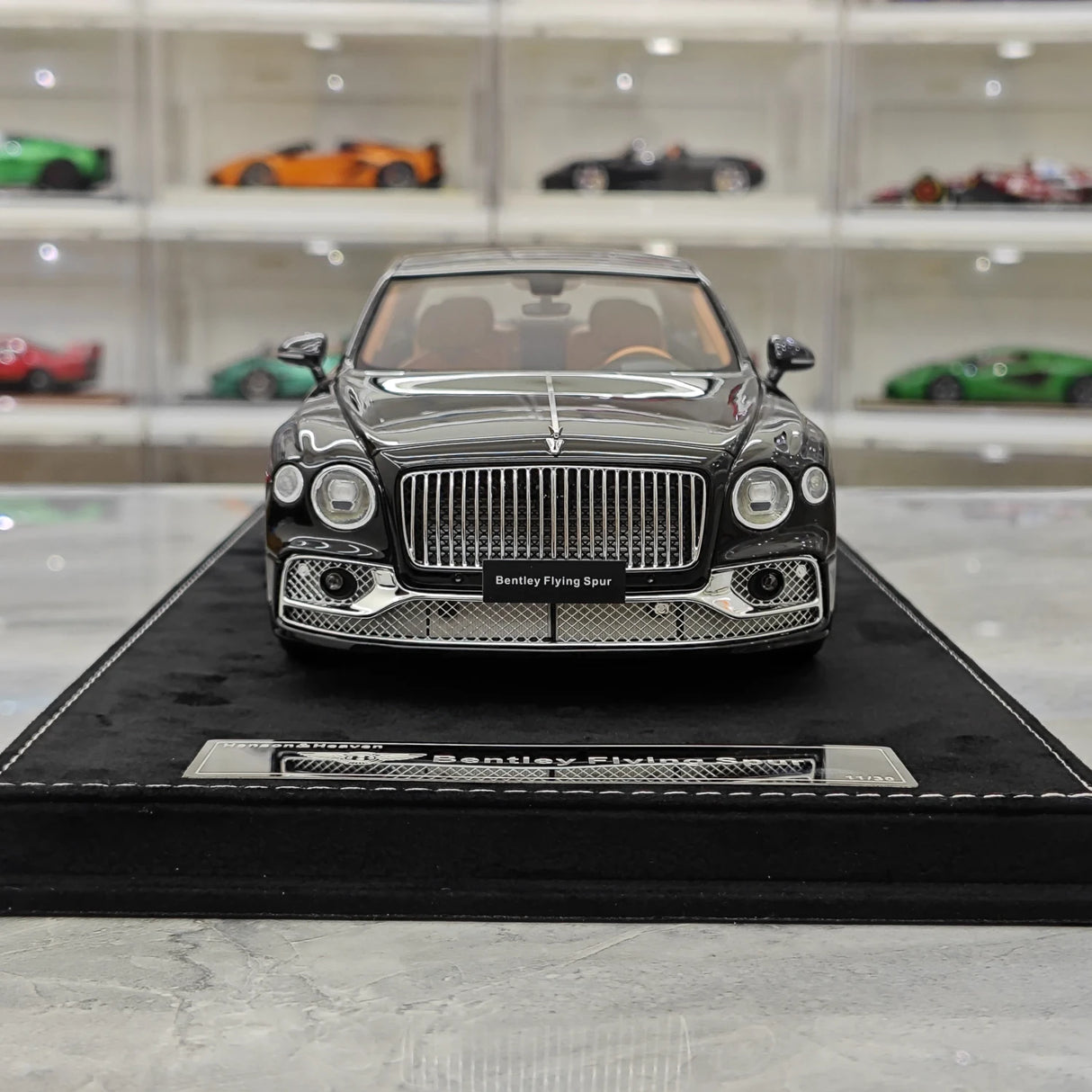 Henson & Heaven Bentley 2024 Flying Spur zwart 1:18 – Collectible resin Model resin