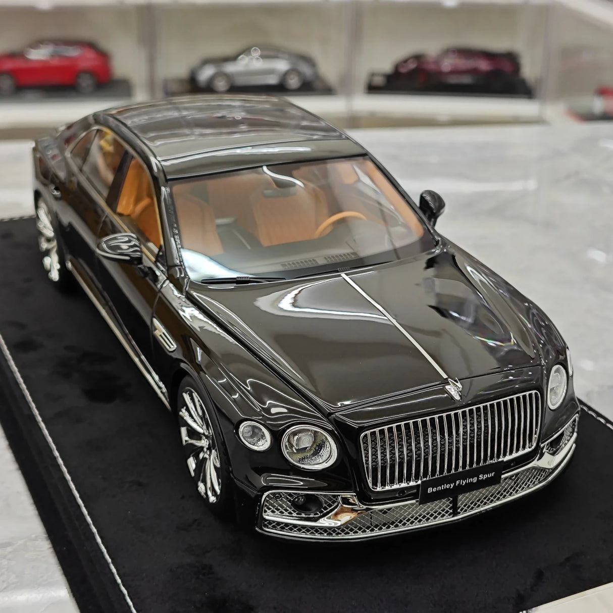 Henson & Heaven Bentley 2024 Flying Spur zwart 1:18 – Collectible resin Model resin