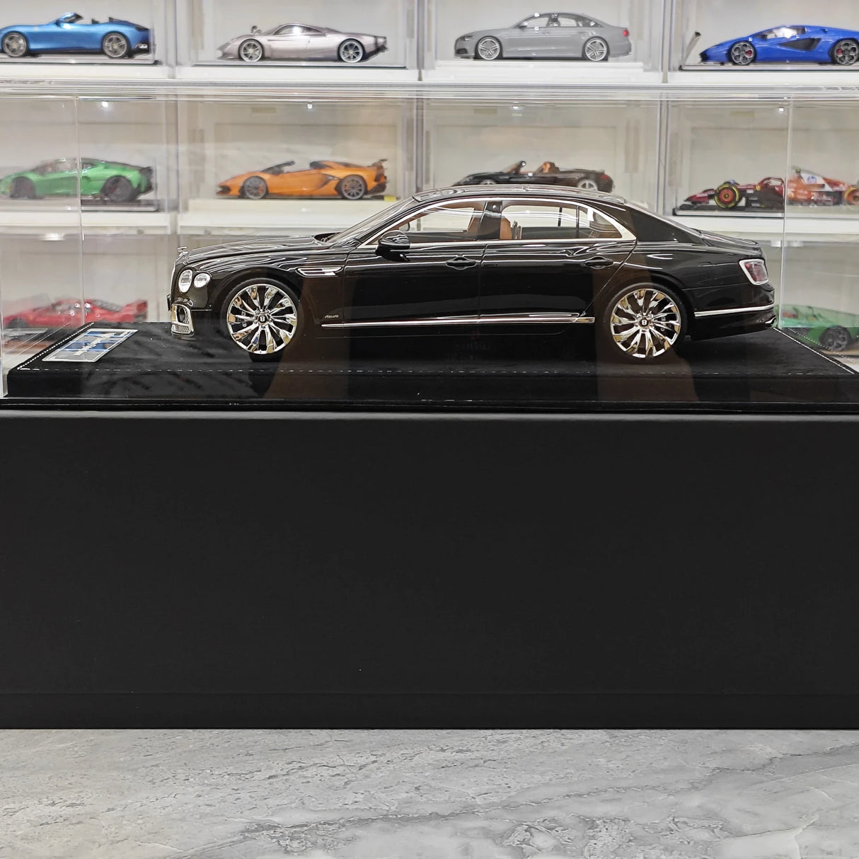 Henson & Heaven Bentley 2024 Flying Spur zwart 1:18 – Collectible resin Model resin