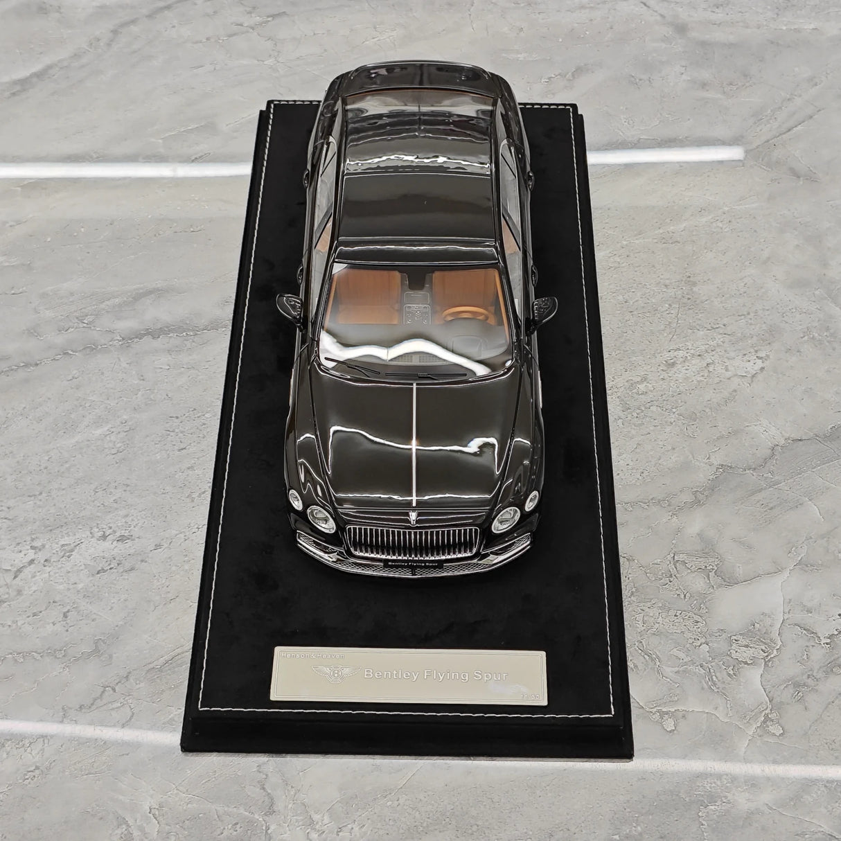 Henson & Heaven Bentley 2024 Flying Spur zwart 1:18 – Collectible resin Model resin
