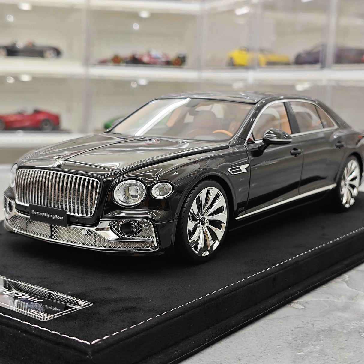 Henson & Heaven Bentley 2024 Flying Spur zwart 1:18 – Collectible resin Model resin