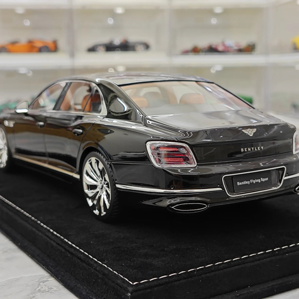 Henson & Heaven Bentley 2024 Flying Spur zwart 1:18 – Collectible resin Model resin