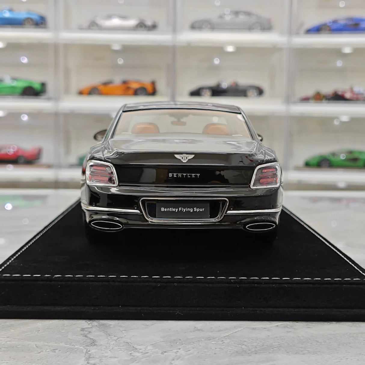 Henson & Heaven Bentley 2024 Flying Spur zwart 1:18 – Collectible resin Model resin