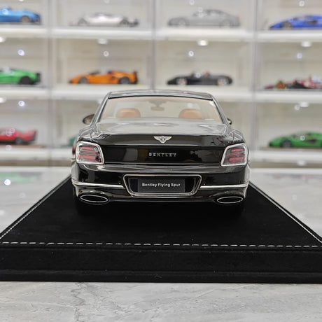 Henson & Heaven Bentley 2024 Flying Spur Black 1:18 – Sammelobjekt-Resin-Modellharz