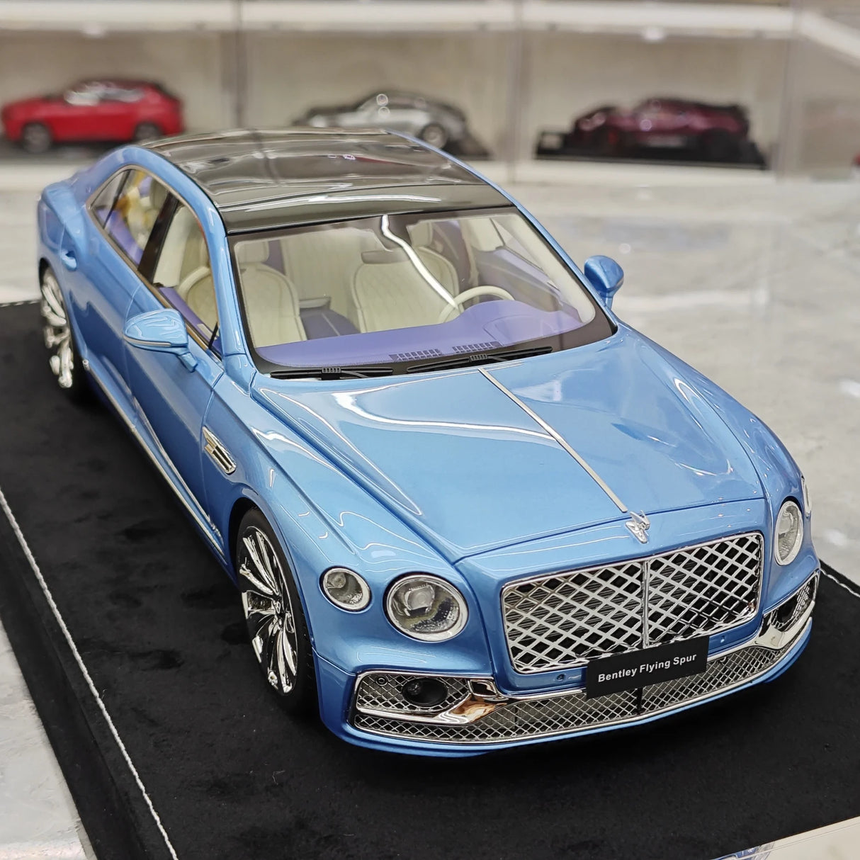 Henson & Heaven Bentley 2024 Flying Spur Blue 1:18 – keräilyhartsimalli