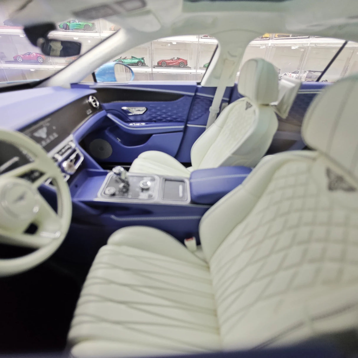 Henson & Heaven Bentley 2024 Flying Spur Blue 1:18 – keräilyhartsimalli