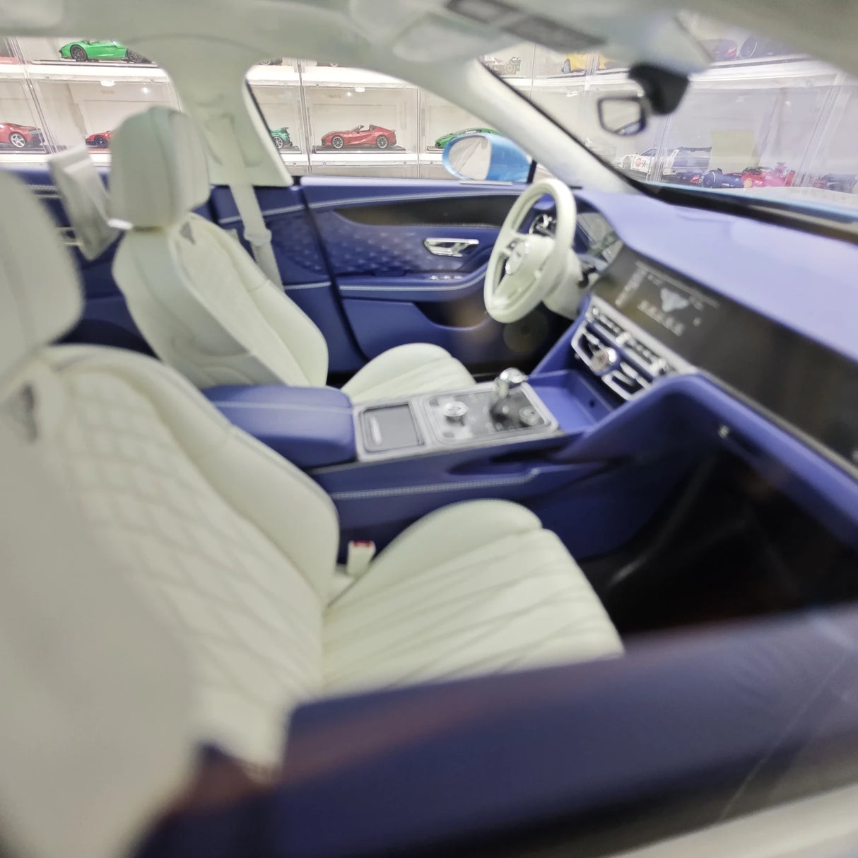 Henson & Heaven Bentley 2024 Flying Spur Blue 1:18 – keräilyhartsimalli