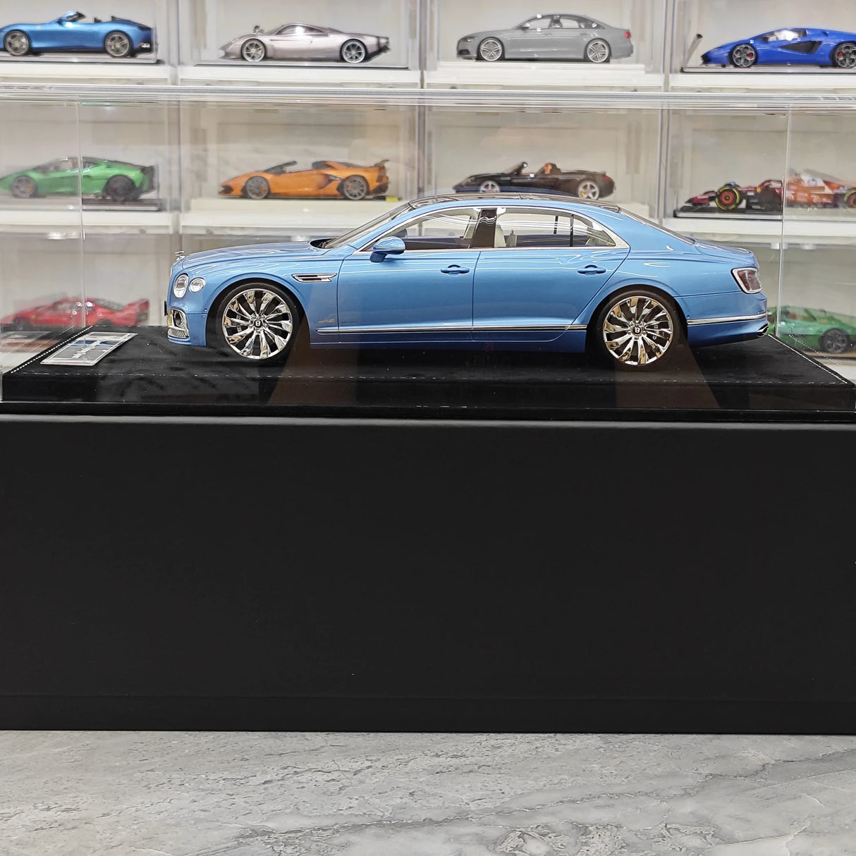 Henson & Heaven Bentley 2024 Flying Spur Blue 1:18 – keräilyhartsimalli