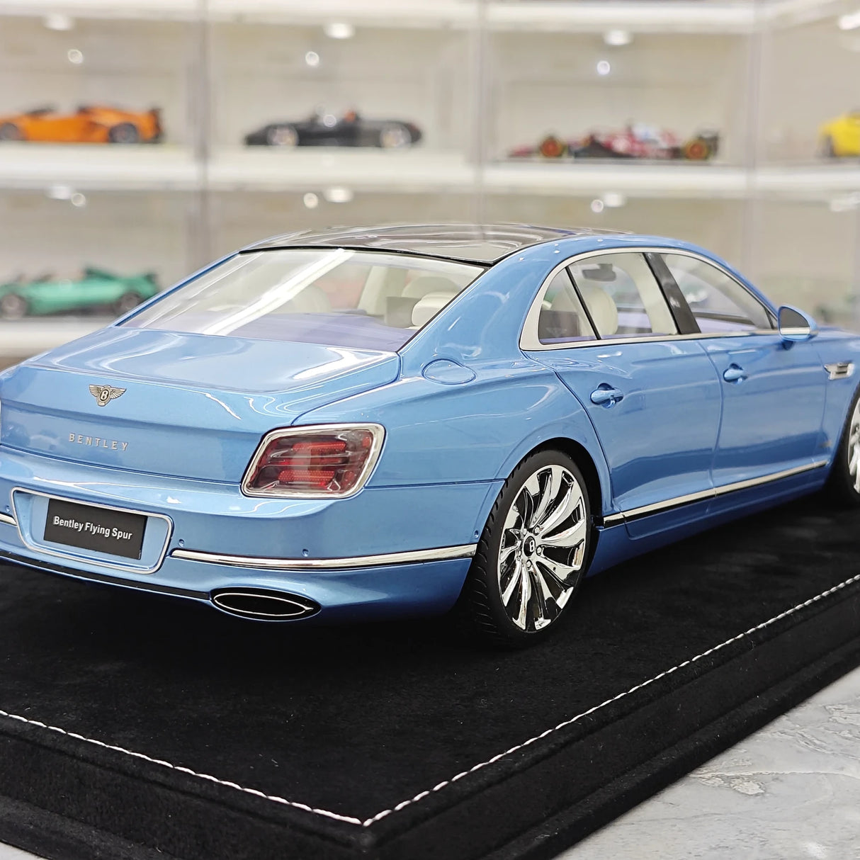 Henson & Heaven Bentley 2024 Flying Spur Blue 1:18 – keräilyhartsimalli