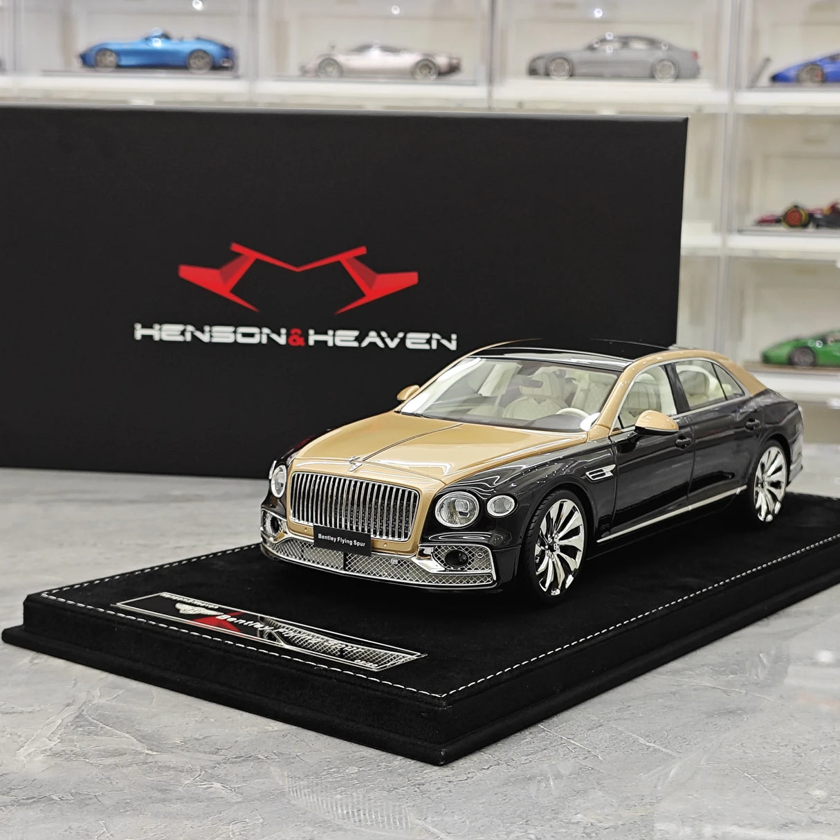 Henson & Heaven ベントレー 2024 Flying Spur ゴールド&ブラック 1:18 – コレクターズルレジンモデルレジン