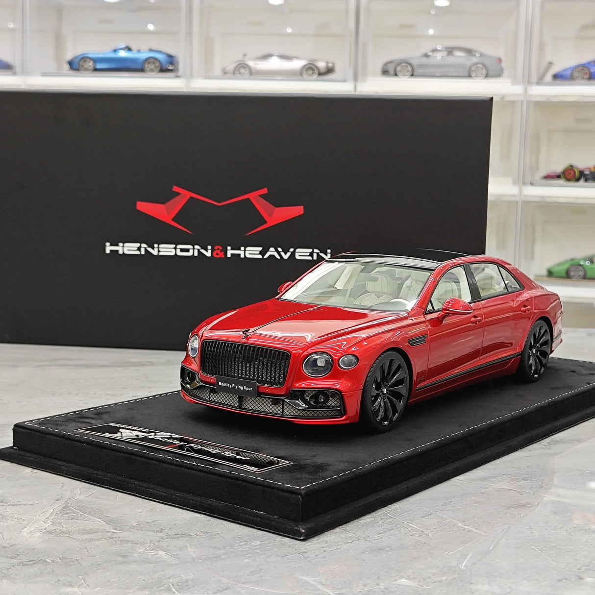 Henson & Heaven Bentley 2024 Flying Spur rood 1:18 – Collectible resin Model resin