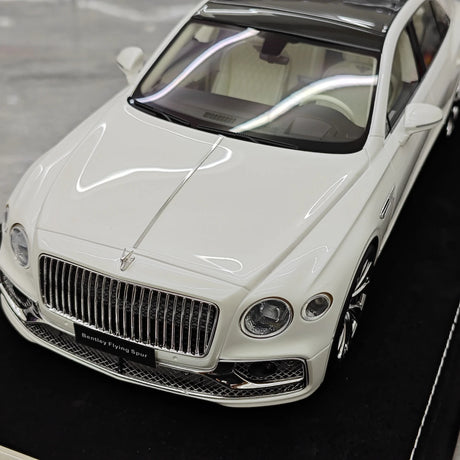 Henson & Heaven Bentley 2024 Flying Spur White 1:18 – Collectible Resin Model Resin