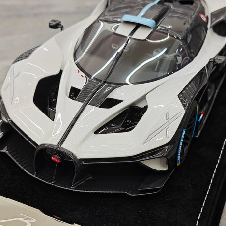 Henson & Heaven Bugatti 2021 Bolide White 1:18 – Collectible Resin Model Resin