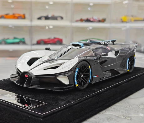 Henson & Heaven Bugatti 2021 Bolide White 1:18 – Collectible Resin Model Resin