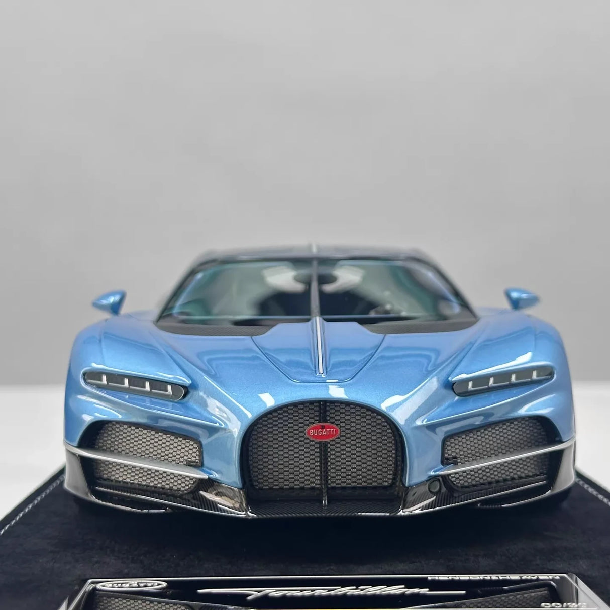 Henson & Heaven Bugatti 2026 Tourbillon Blue 1:18 – Resina da collezione per modelli in resina