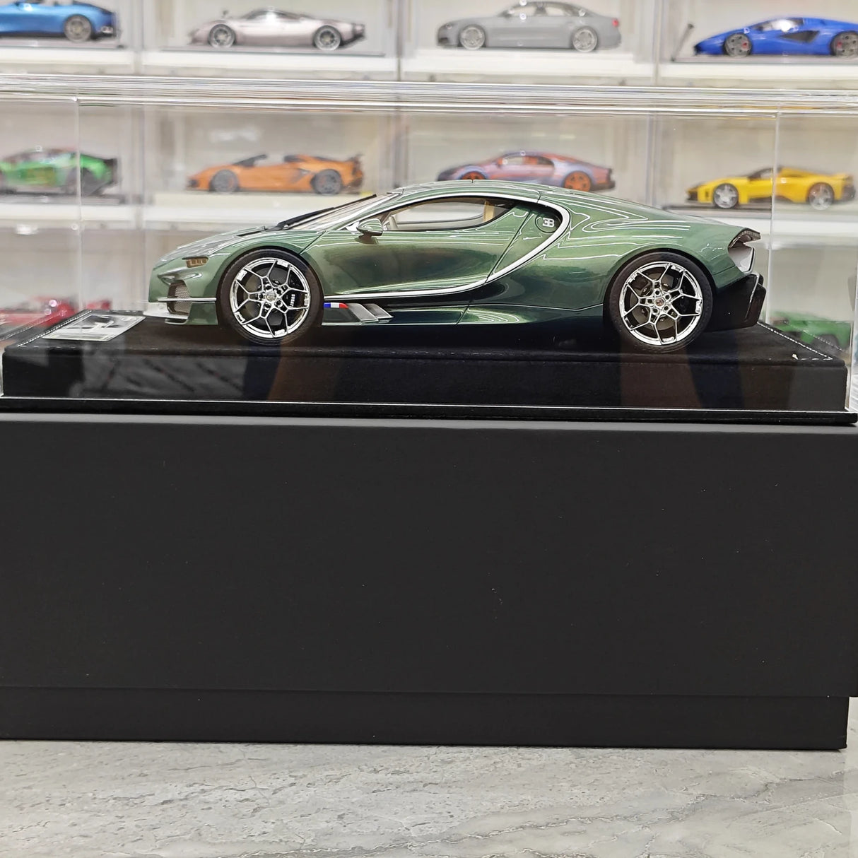 Henson & Heaven Bugatti 2026 Tourbillon Green 1:18 – Sammelobjekt-Resin-Modellharz