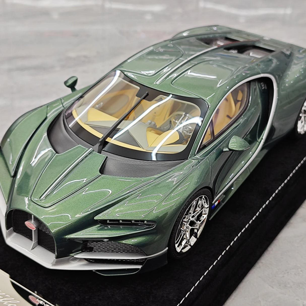Henson & Heaven Bugatti 2026 Tourbillon Green 1:18 – Sammelobjekt-Resin-Modellharz