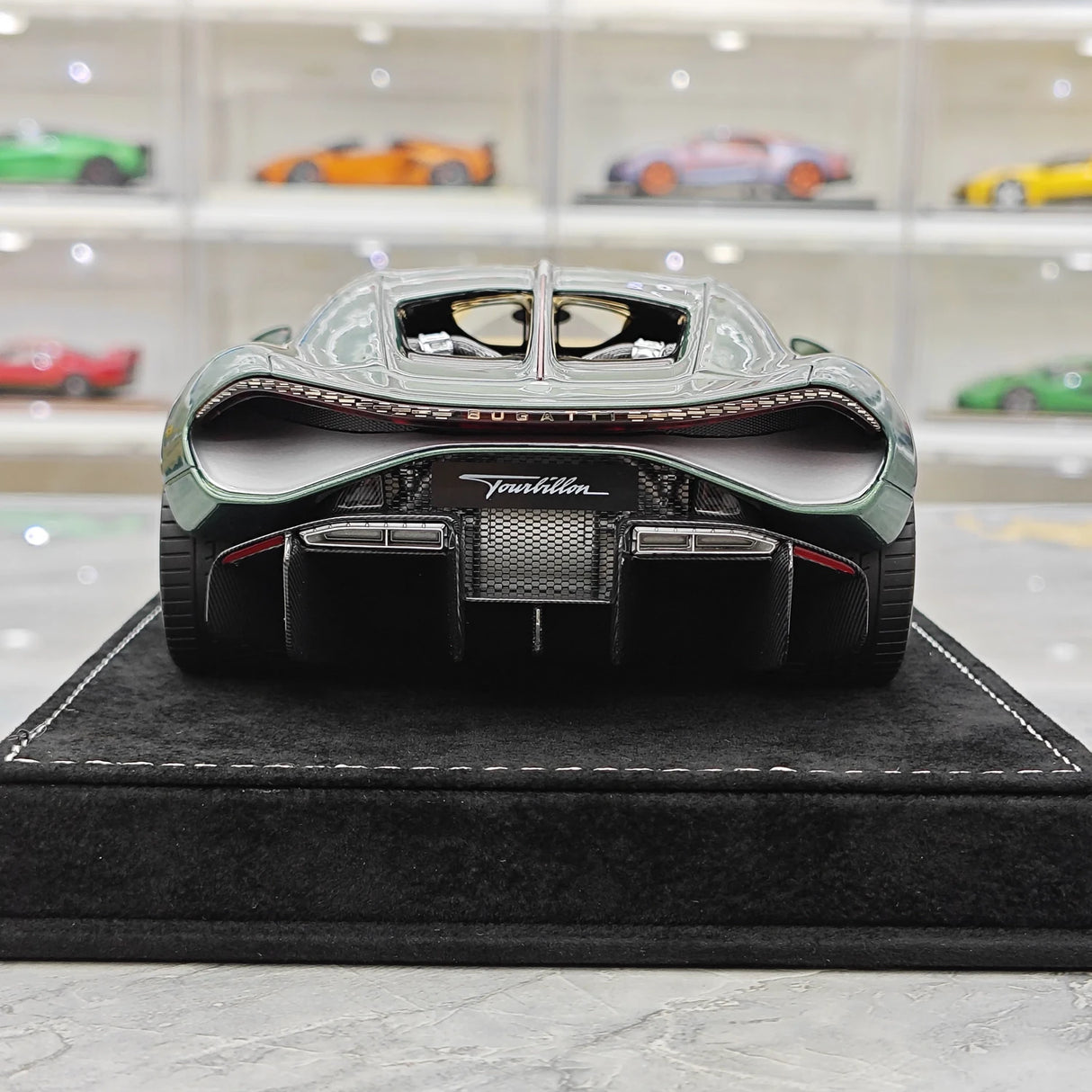 Henson & Heaven Bugatti 2026 Tourbillon Green 1:18 – Sammelobjekt-Resin-Modellharz