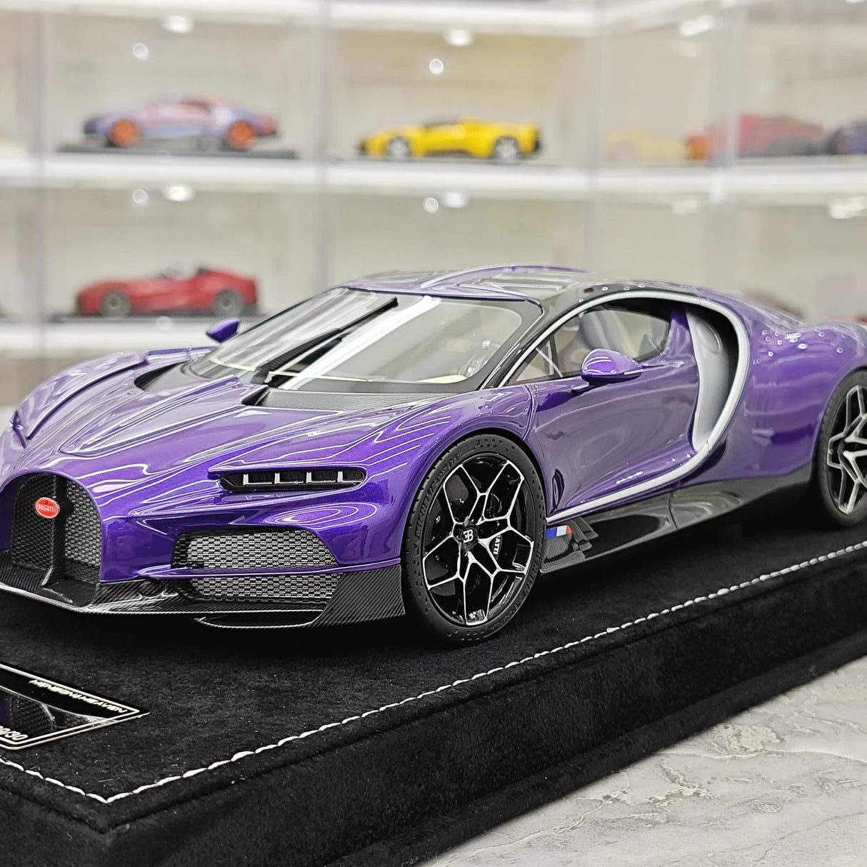 Henson & Heaven Bugatti 2026 Tourbillon Purple 1:18 – Sammelobjekt-Resin-Modell-Resin